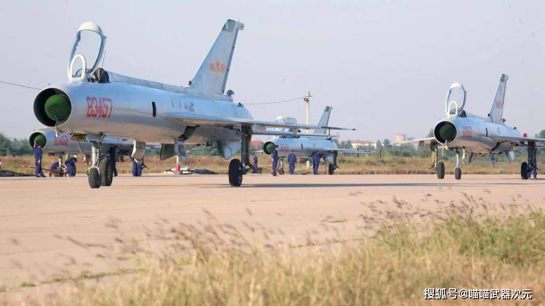 殲-8戰(zhàn)斗機(jī)在現(xiàn)代服役中的重要作用，殲-8戰(zhàn)斗機(jī)在現(xiàn)代服役中的關(guān)鍵角色與重要性解析