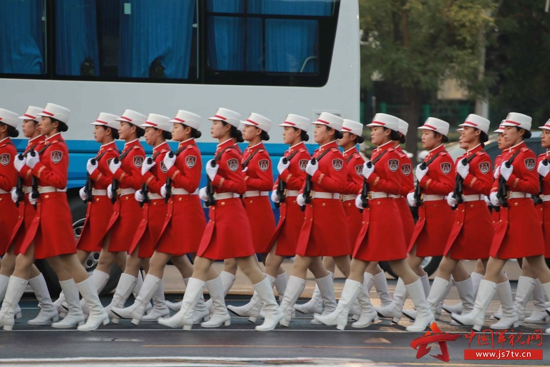 閱兵女兵方陣視頻2019，展現(xiàn)新時代巾幗英雄風采，新時代巾幗英雄風采——閱兵女兵方陣視頻回顧