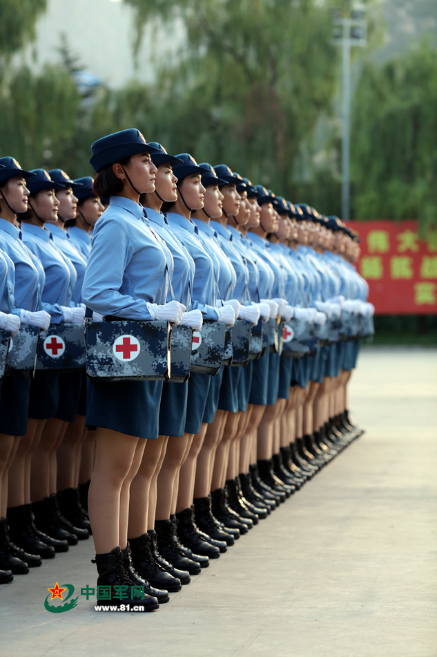 女兵隊列表演視頻，展現(xiàn)力量與優(yōu)雅的完美結(jié)合，女兵隊列表演，力量與優(yōu)雅的完美融合