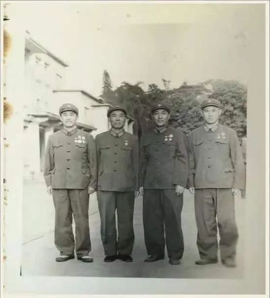 炮兵第四師歷任師長團(tuán)長，歷史沿革與杰出貢獻(xiàn)，炮兵第四師歷任師長團(tuán)長，歷史沿革、杰出貢獻(xiàn)揭秘