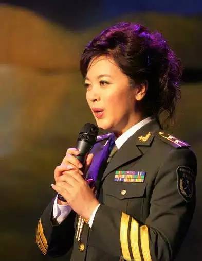探索國防軍事節(jié)目中的璀璨明珠，美女主持人照片背后的故事，國防軍事節(jié)目中的璀璨明珠，美女主持人背后的故事探索