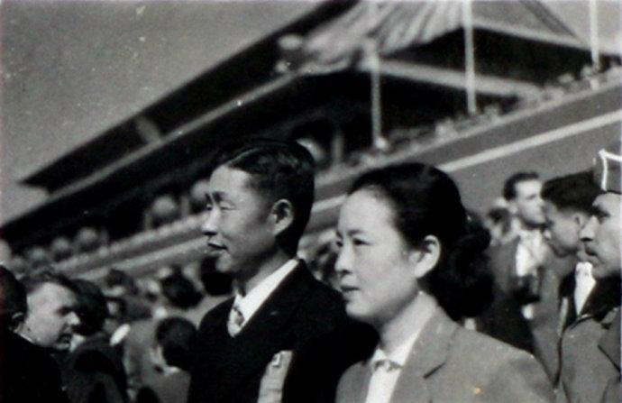 志愿軍軍歌現(xiàn)場(chǎng)視頻獨(dú)唱視頻，重溫歷史，感受英雄情懷，志愿軍軍歌現(xiàn)場(chǎng)獨(dú)唱，重溫英雄情懷，感受歷史震撼