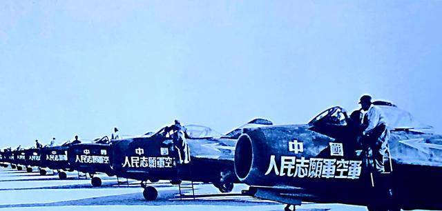 中國空軍成立時(shí)間及其歷史背景與發(fā)展概述，中國空軍成立背景、歷史發(fā)展概述與成長軌跡