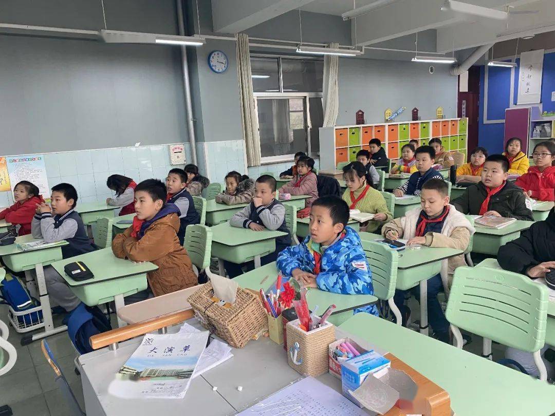 小學(xué)生新聞播報(bào)，培養(yǎng)新一代小小播報(bào)員，小學(xué)生新聞播報(bào)，培育新一代小小播報(bào)員成長(zhǎng)計(jì)劃
