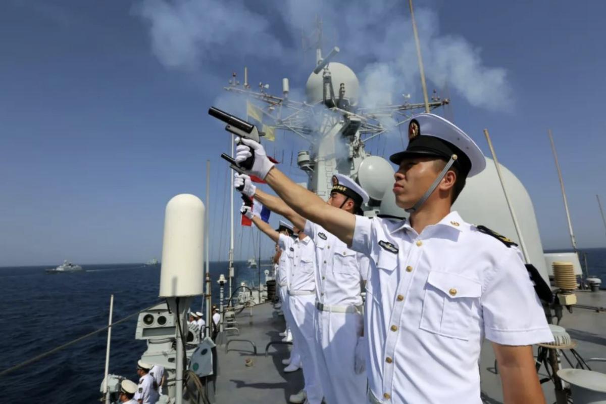 深度解析，052與055究竟誰(shuí)更厲害？，深度對(duì)比，052與055艦艇，誰(shuí)更勝一籌？