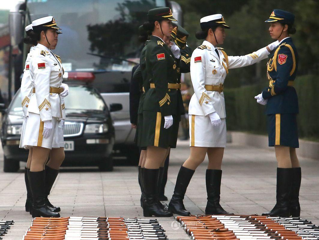 中國女兵儀仗隊，突破傳統(tǒng)，尷尬與挑戰(zhàn)并存，中國女兵儀仗隊，突破傳統(tǒng)，面對尷尬與挑戰(zhàn)
