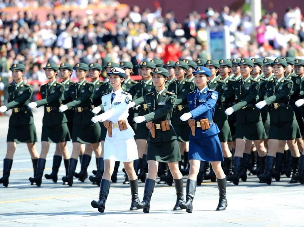 閱兵方陣最前面兩個(gè)人的軍銜解析，閱兵方陣最前兩人軍銜深度解析