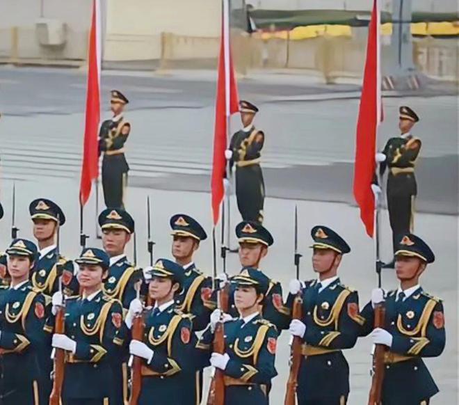 三軍儀仗隊(duì)，萬(wàn)里挑一的榮耀與責(zé)任，三軍儀仗隊(duì)的榮耀與責(zé)任，萬(wàn)里挑一的使命擔(dān)當(dāng)