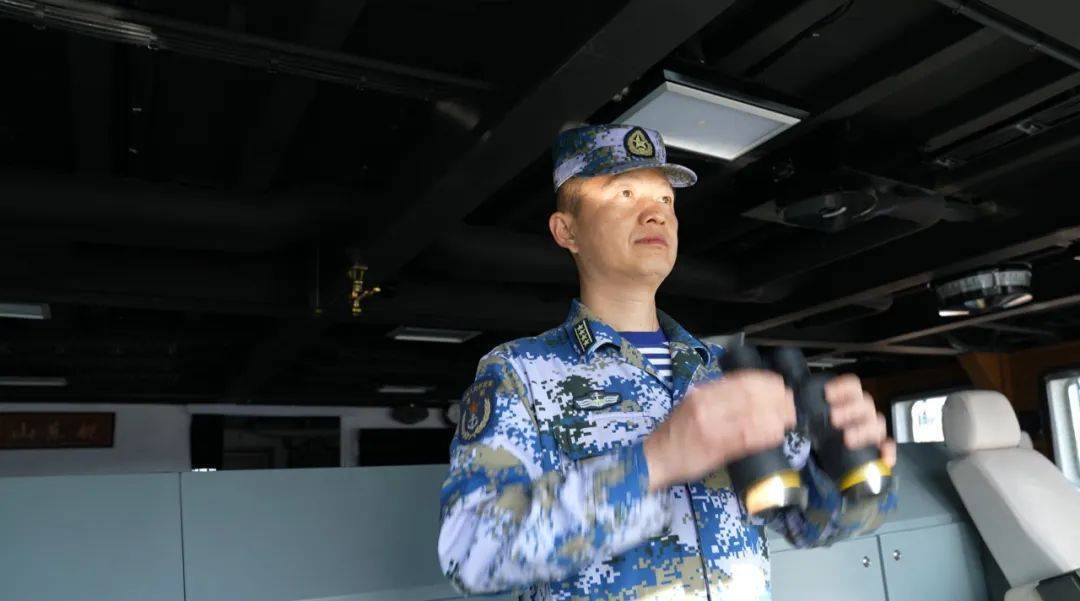 海南艦長閭勇軍簡歷，一位海軍將領(lǐng)的輝煌歷程，海軍將領(lǐng)閭勇軍，海南艦長輝煌歷程揭秘