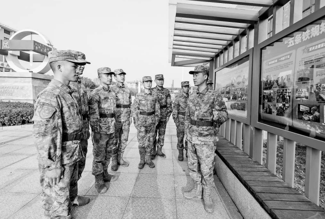 第71集團軍，榮耀與擔當?shù)南笳鳎?1集團軍，榮耀與擔當?shù)膽?zhàn)場標志