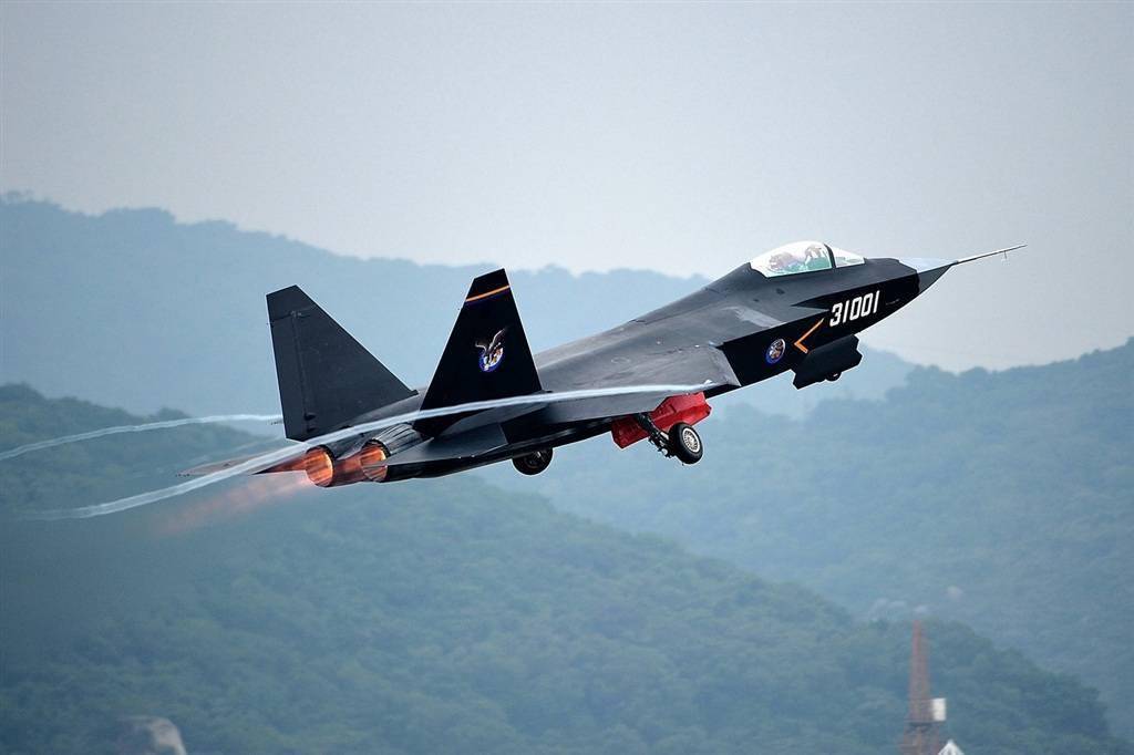 殲-18二次試飛成功，揭示中國(guó)航空工業(yè)的嶄新里程碑，殲-18二次試飛成功，中國(guó)航空工業(yè)邁入嶄新里程碑